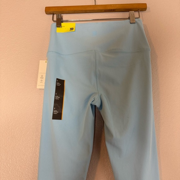New All In Motion Ultra High-Rise Rib Leggings Woman’s Size Small in Blue - Picture 10 of 14